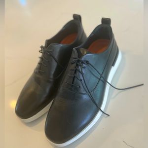 Crossover Longwing - Black Wolf and Shepard Size 10.5 M, Worn only once